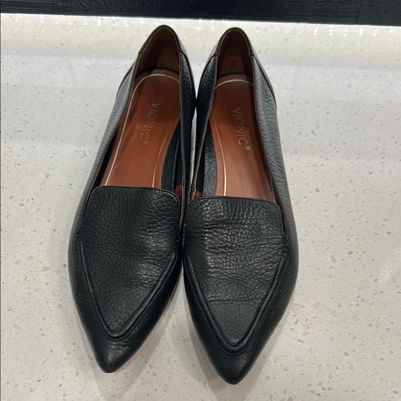 Vionic | Shoes | Vionic Noah Black Pointedtoe Flats | Poshmark